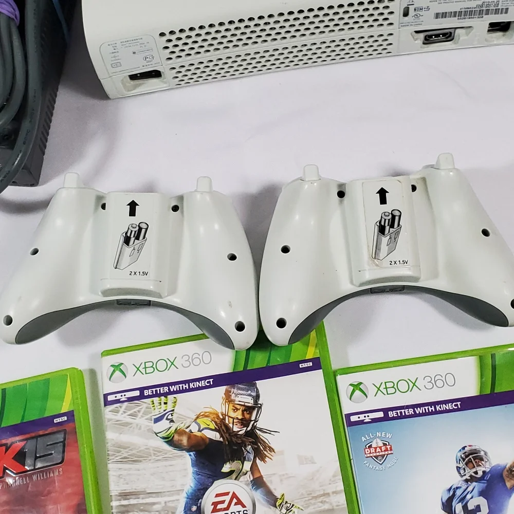 Xbox 360 with 4 games, 2 Controllers Tested Excellent.Condition is Excellent,